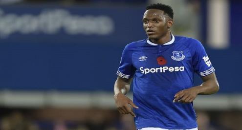 جنون المراهنات.. تغريم مدافع إيفرتون وتجميد لاعب ليدز الصاعد